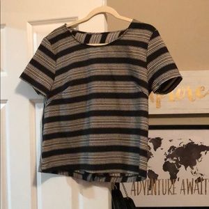 Short sleeved cross cross back shirt